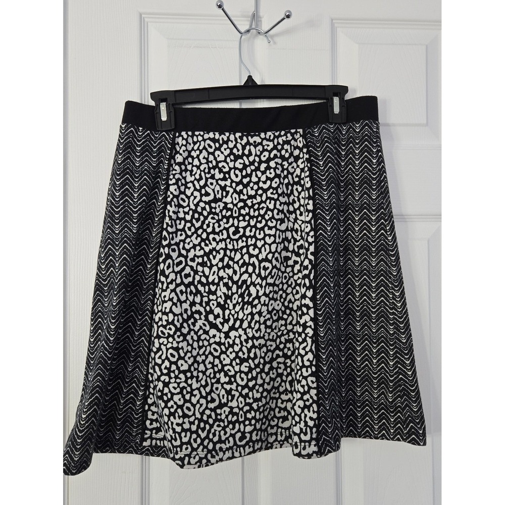 Cato Womans Skirt Size Medium Black &White